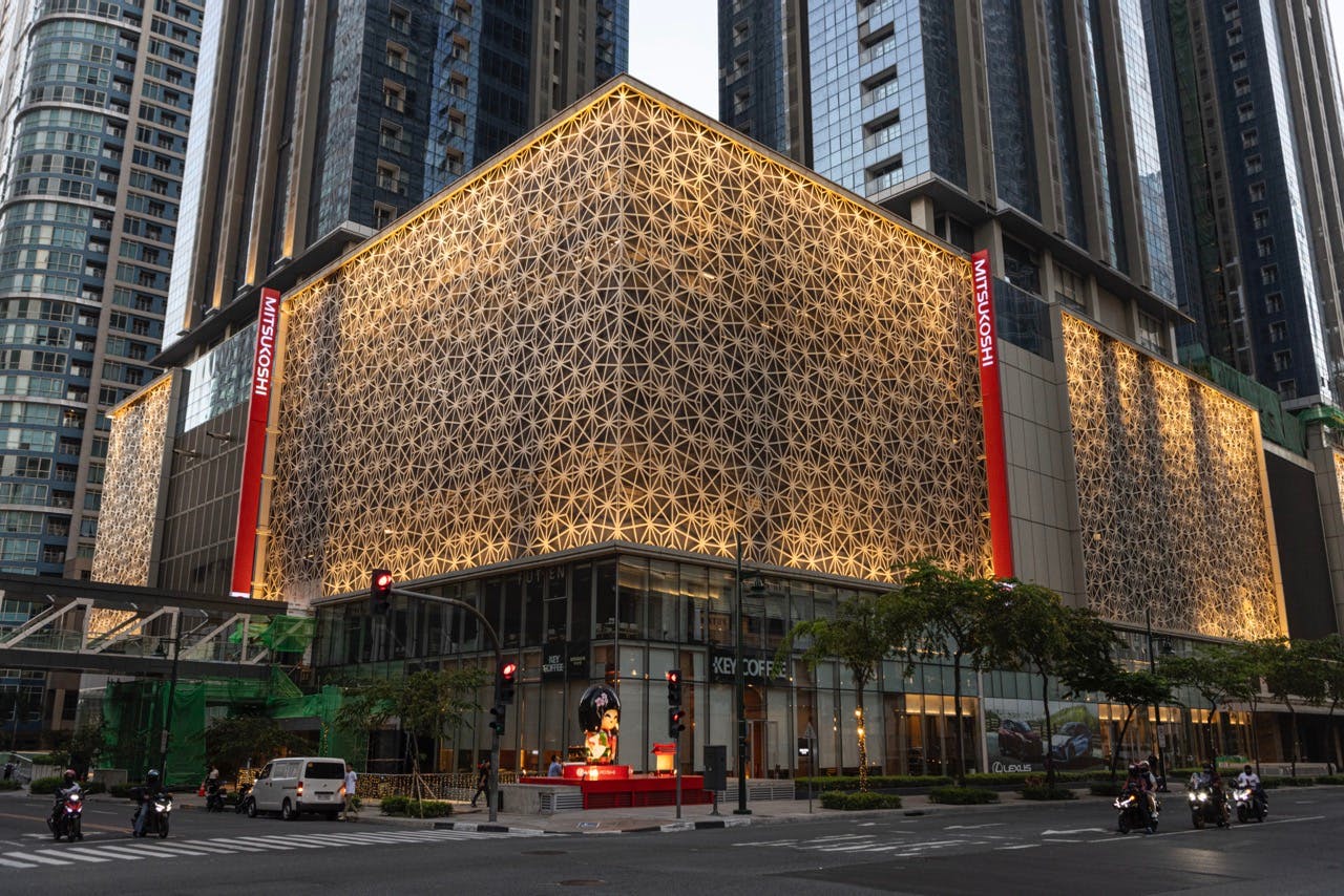 Holiday Sparkle And Kawaii Moments At MITSUKOSHI BGC